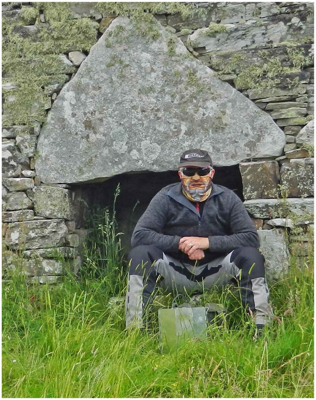 9-170720-HobbitandHobbitHole.jpg